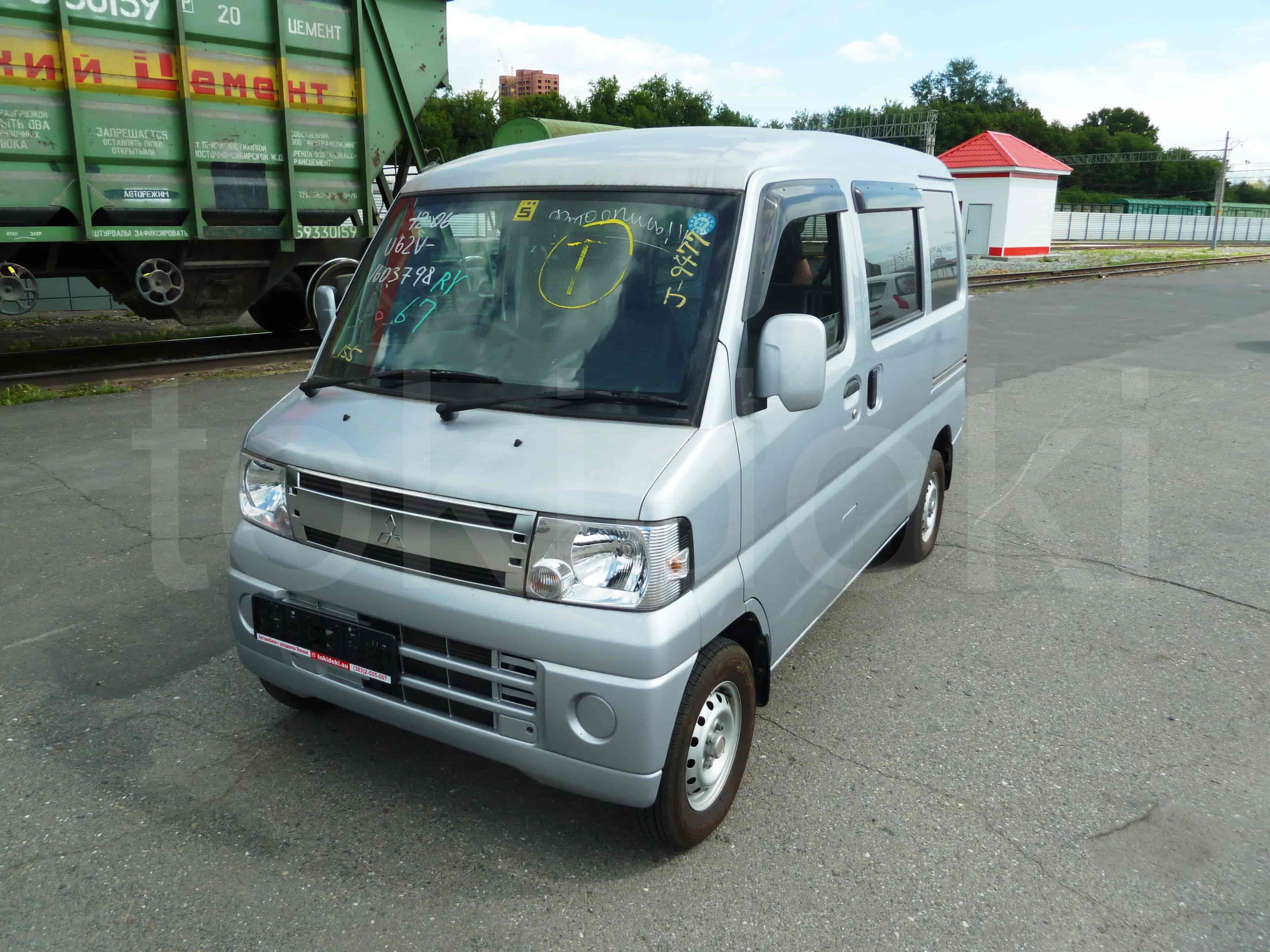 Mitsubishi Minicab 1