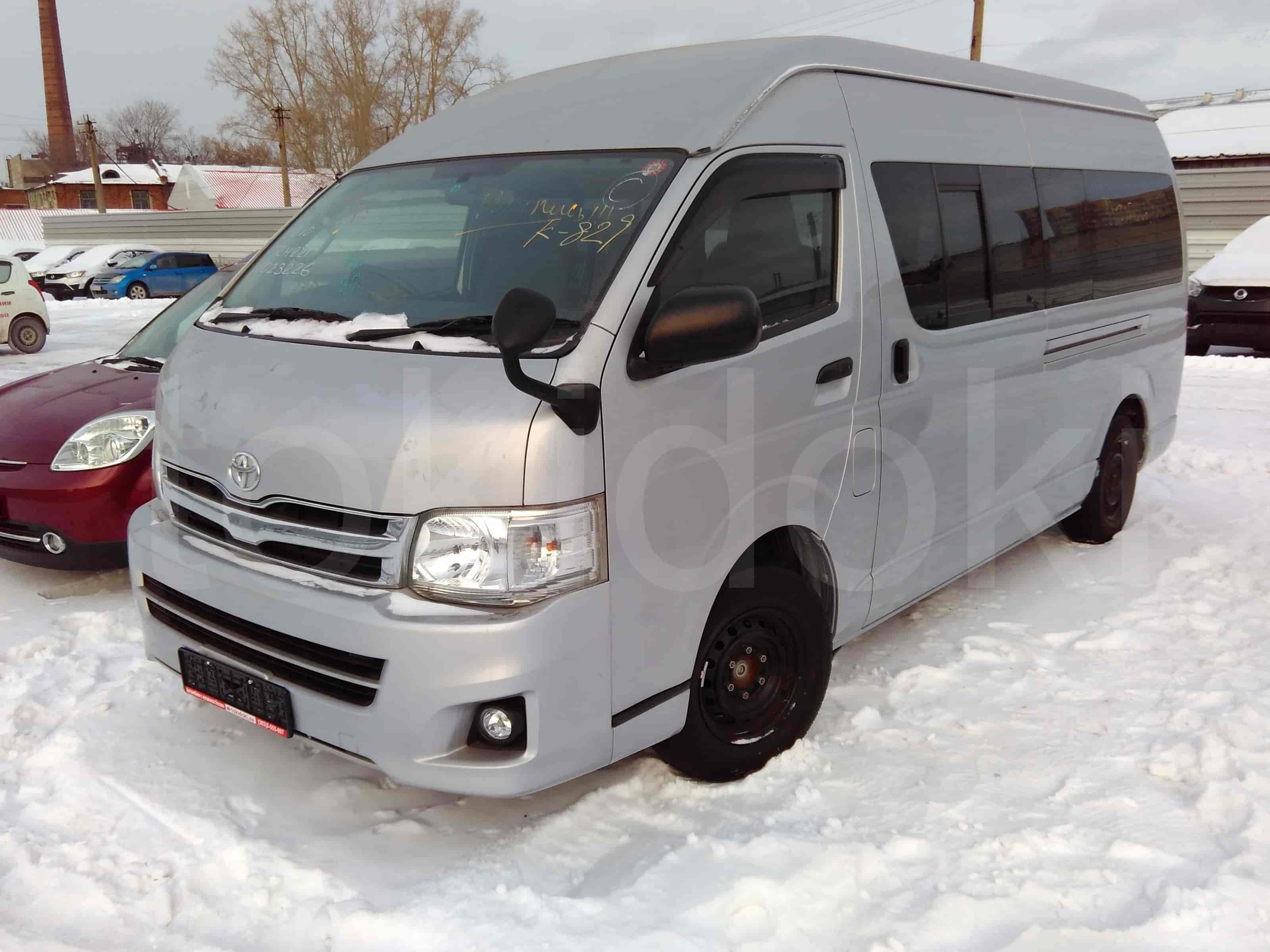 Toyota HiACE 2