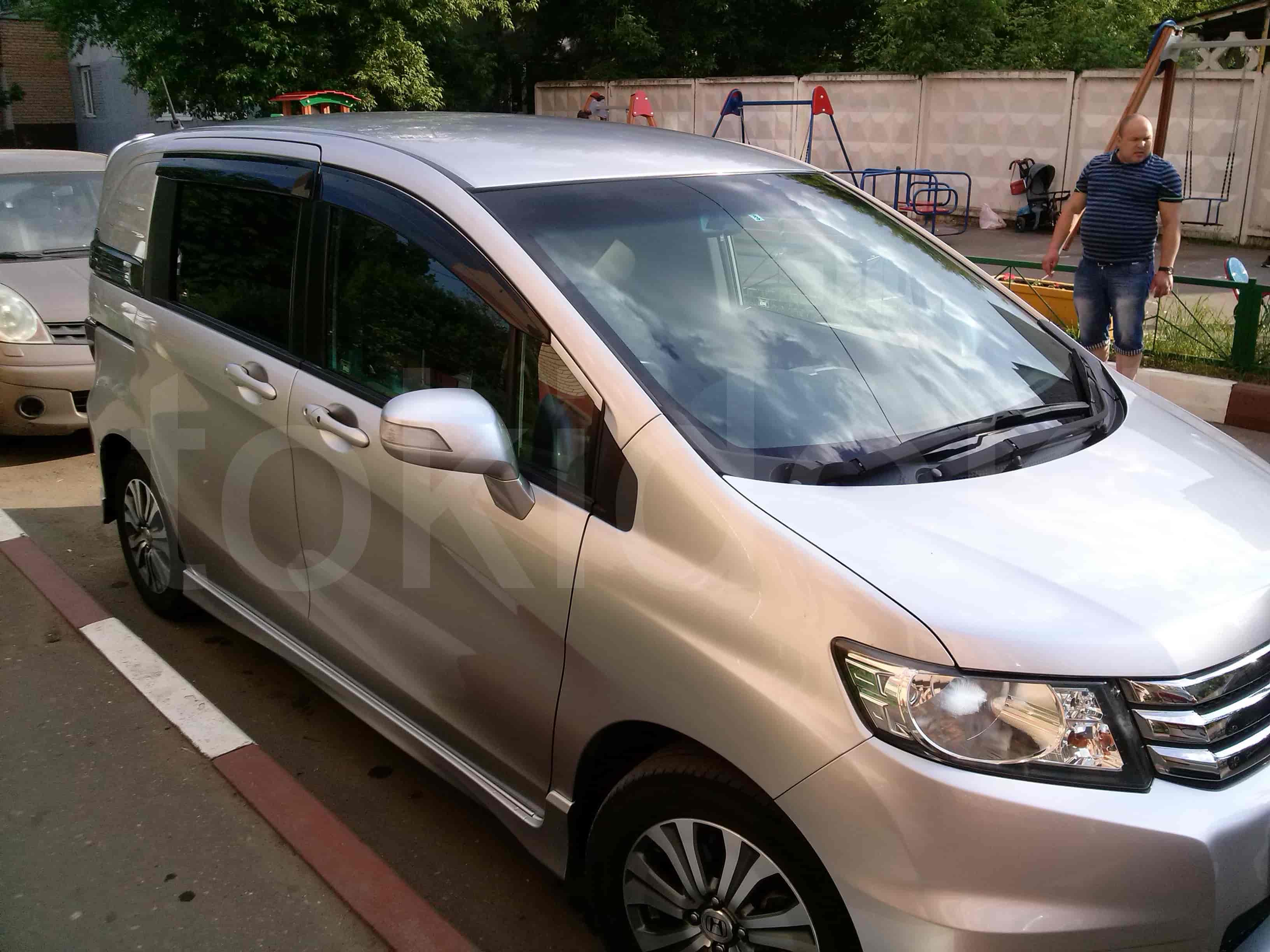 Honda Freed Spike 7