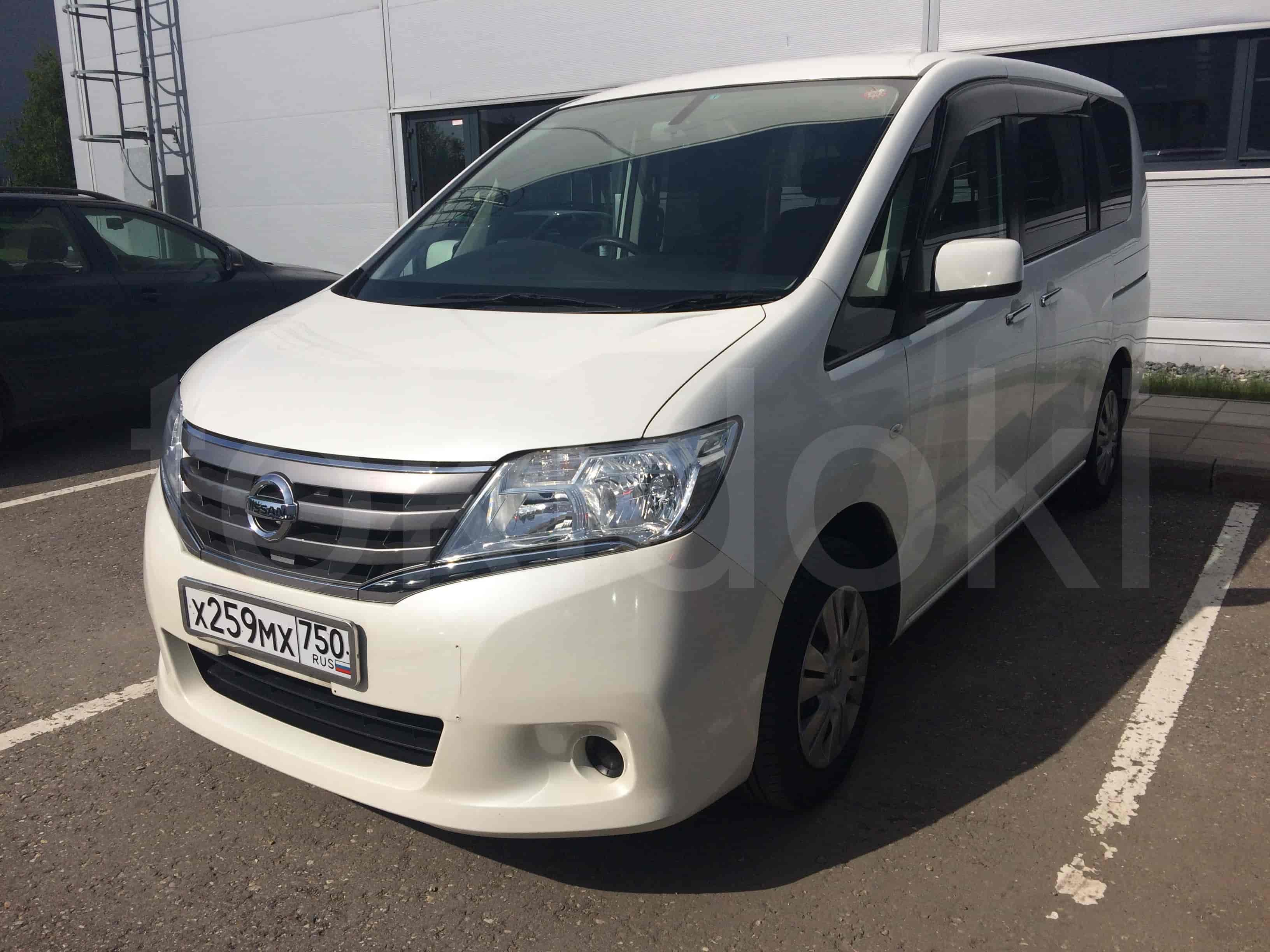 Nissan Serena 3
