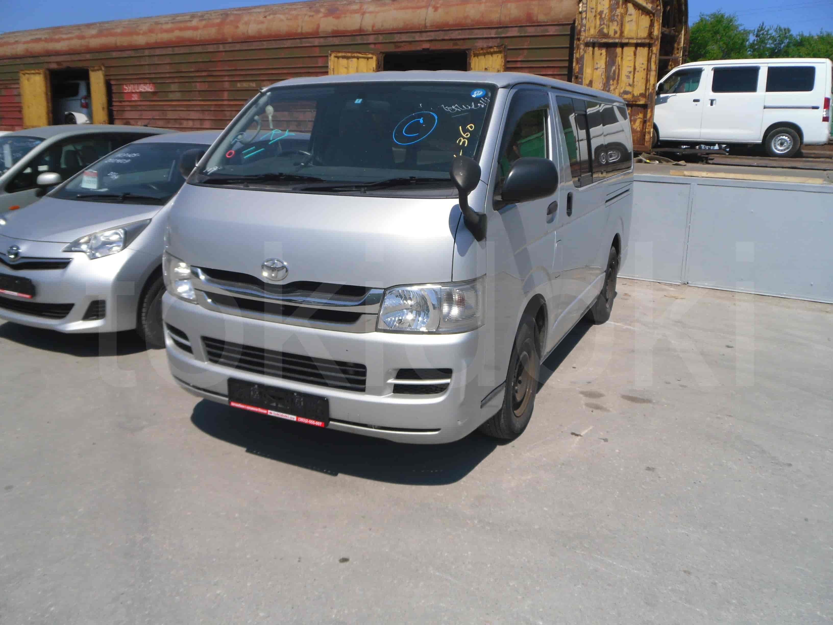 Toyota HiACE 3