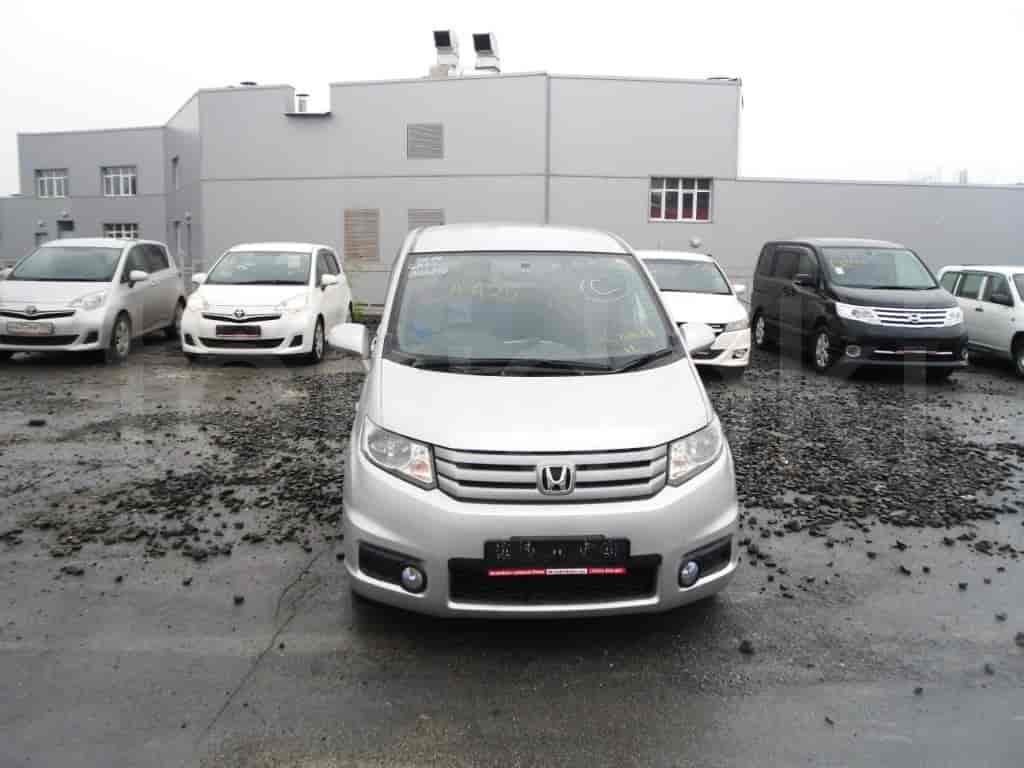 Honda Freed Spike 8