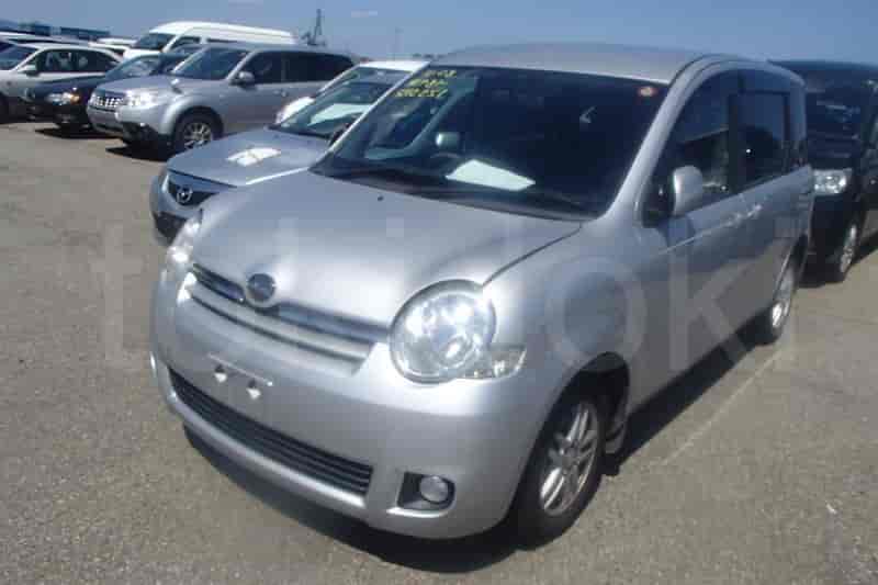 Toyota Sienta 8