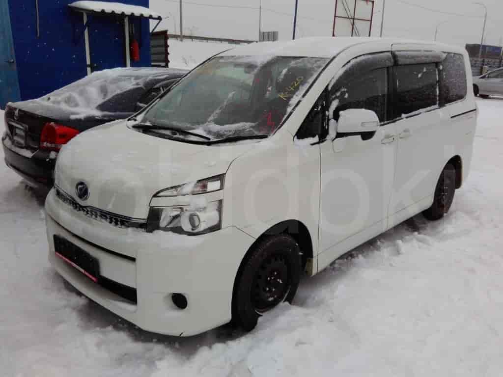 Toyota Voxy 6