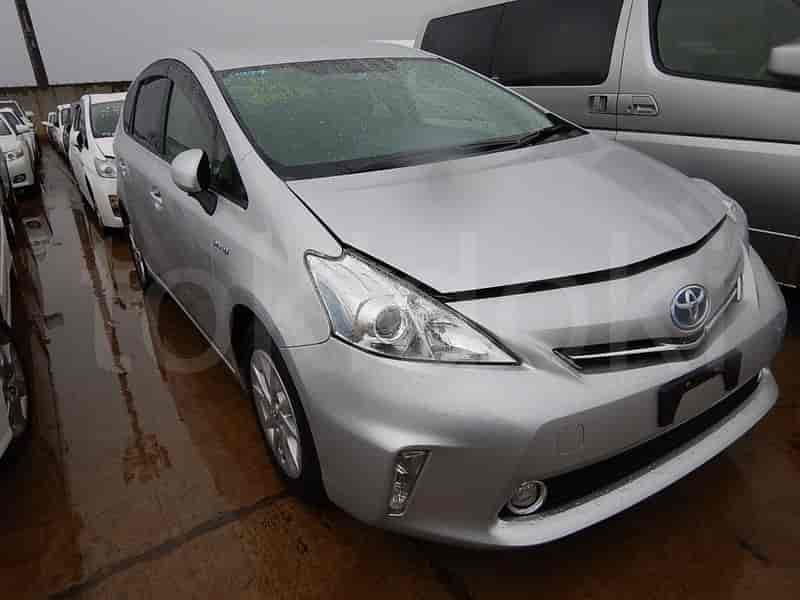 Toyota Prius Alpha 3