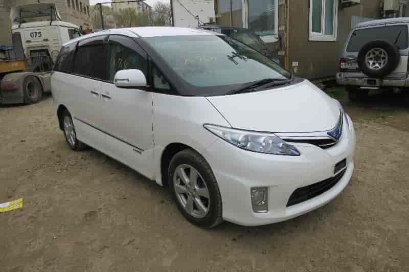 Toyota Estima 4