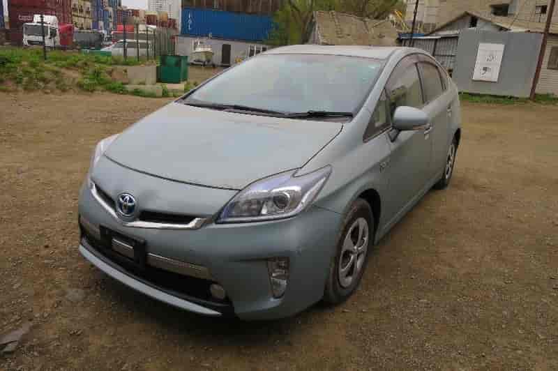 Toyota Prius PHV 1