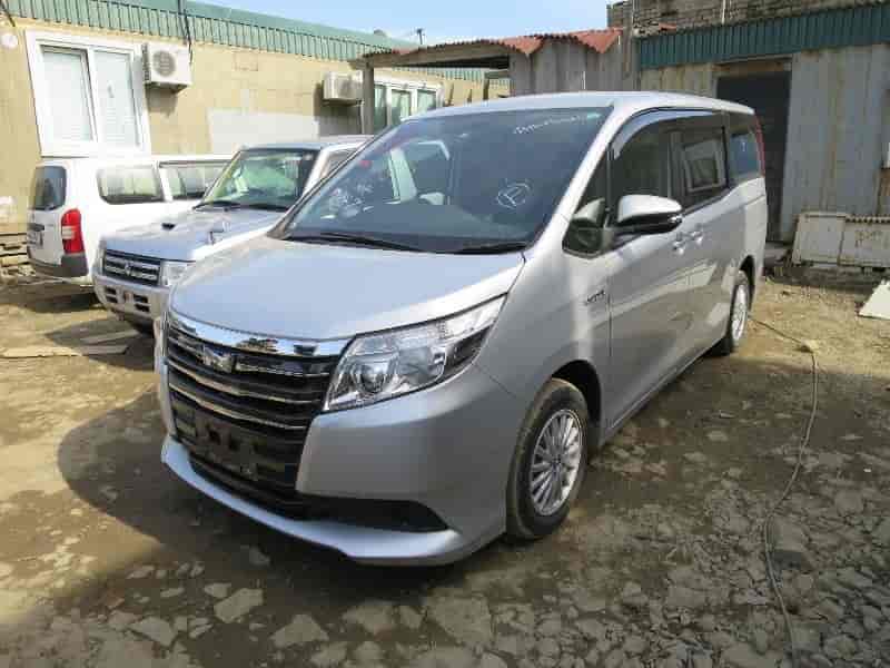 Toyota Noah 6