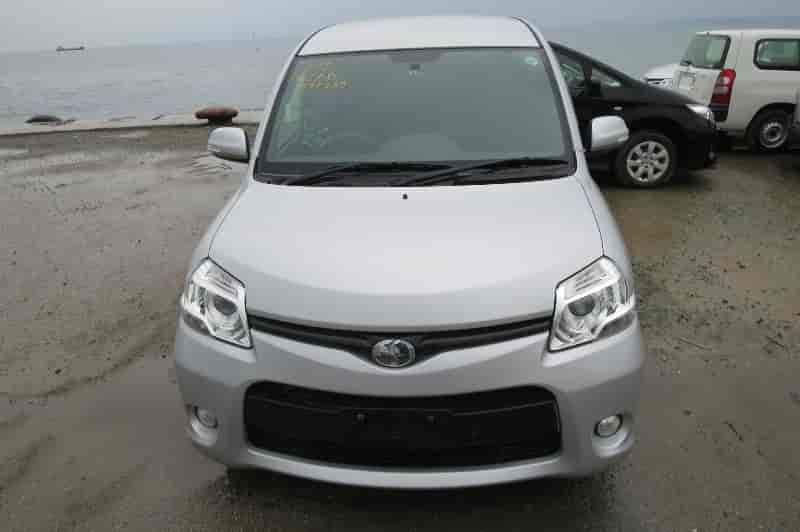 Toyota Sienta 3