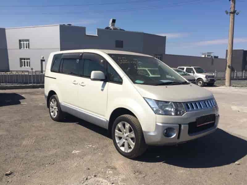 Mitsubishi Delica D:5 12