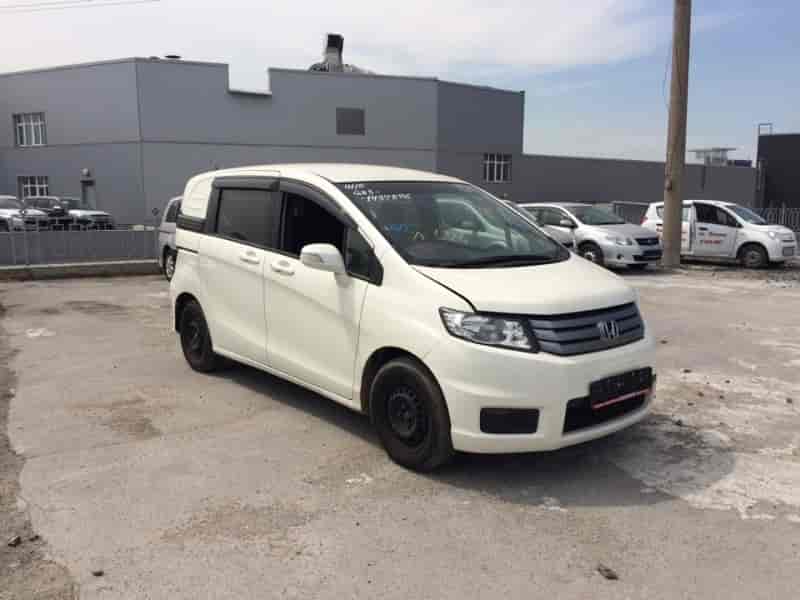 Honda Freed Spike 12