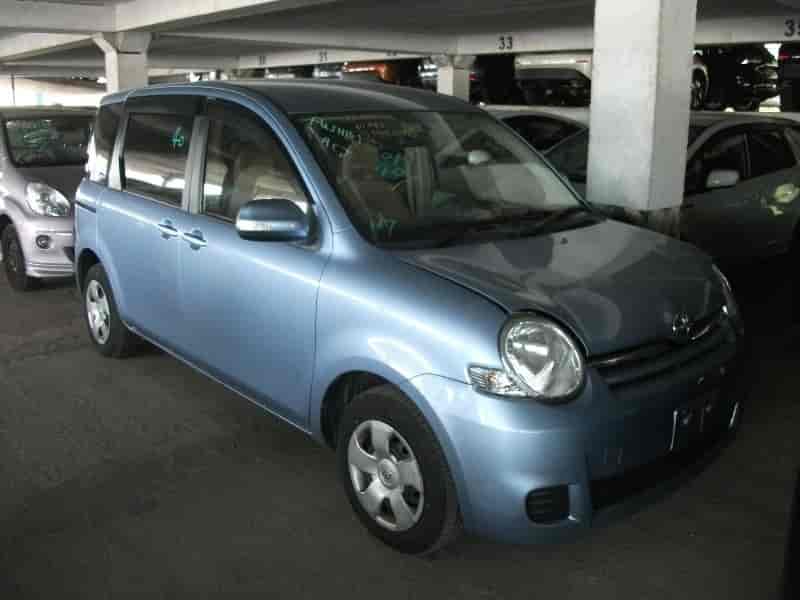 Toyota Sienta 5