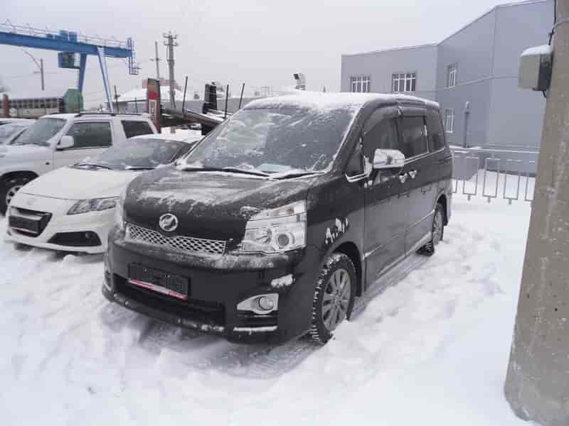 Toyota Voxy 12