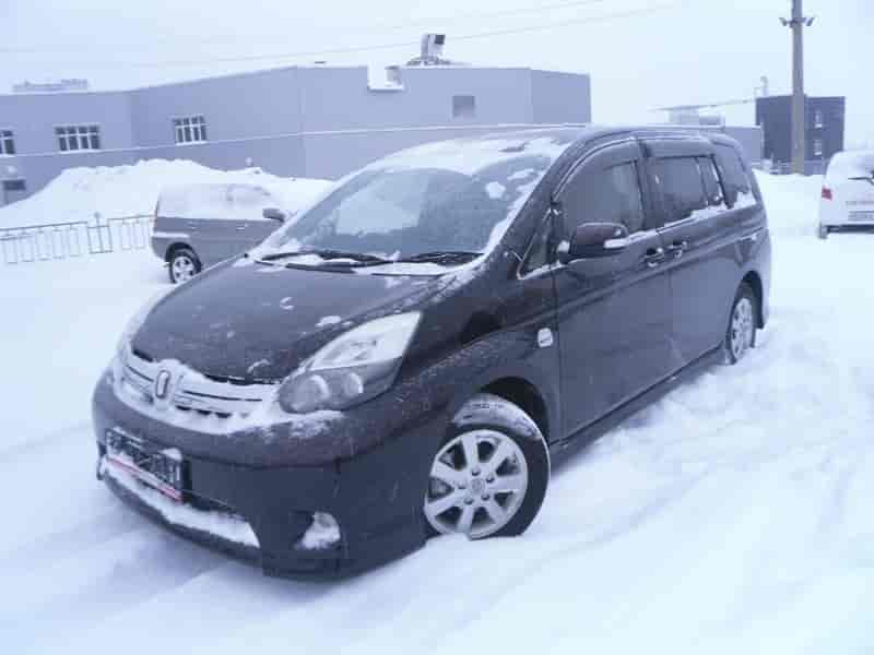 Toyota Isis 8