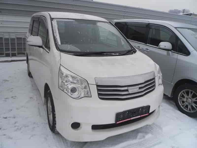 Toyota Noah 10