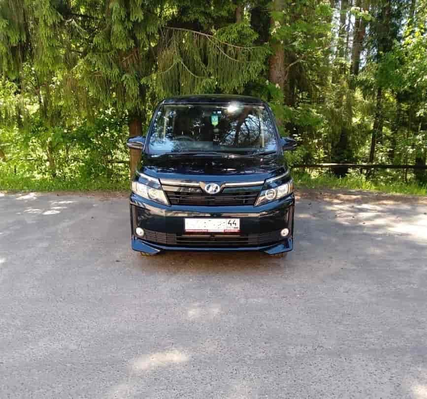 Toyota Voxy 16