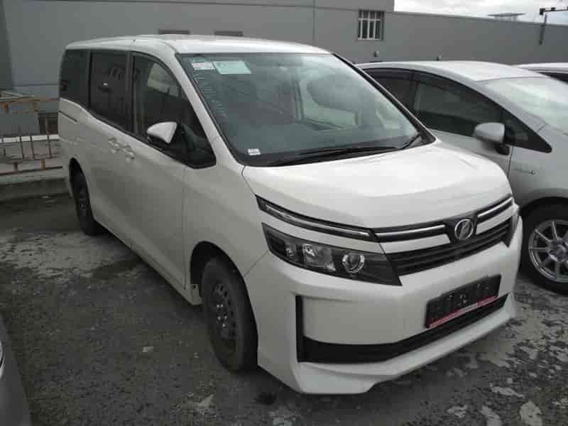 Toyota Voxy 15