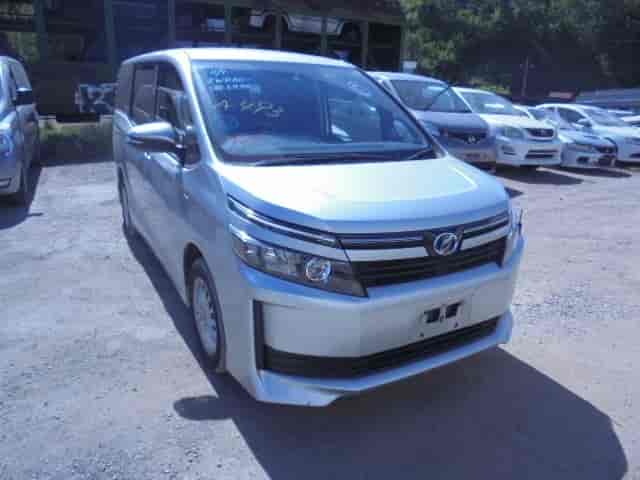 Toyota Voxy 18