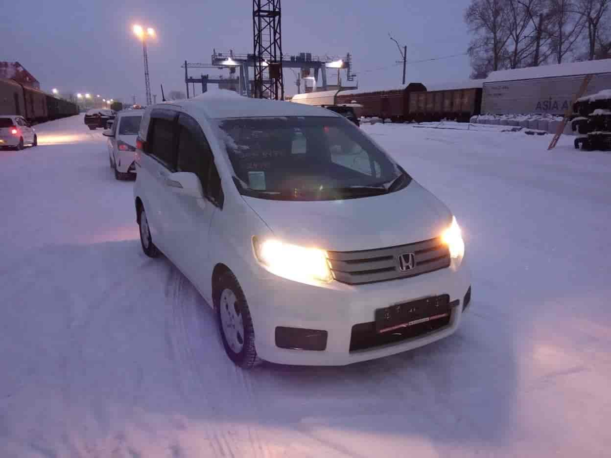 Honda Freed Spike 14