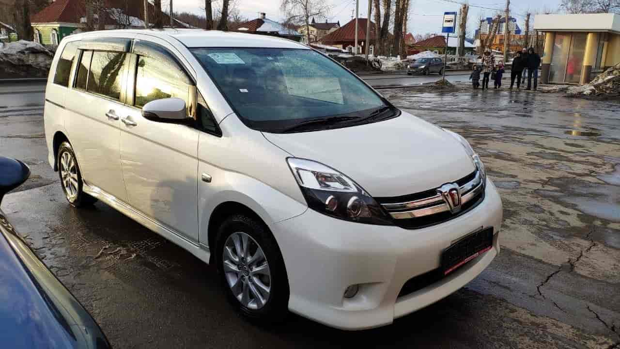 Toyota Isis