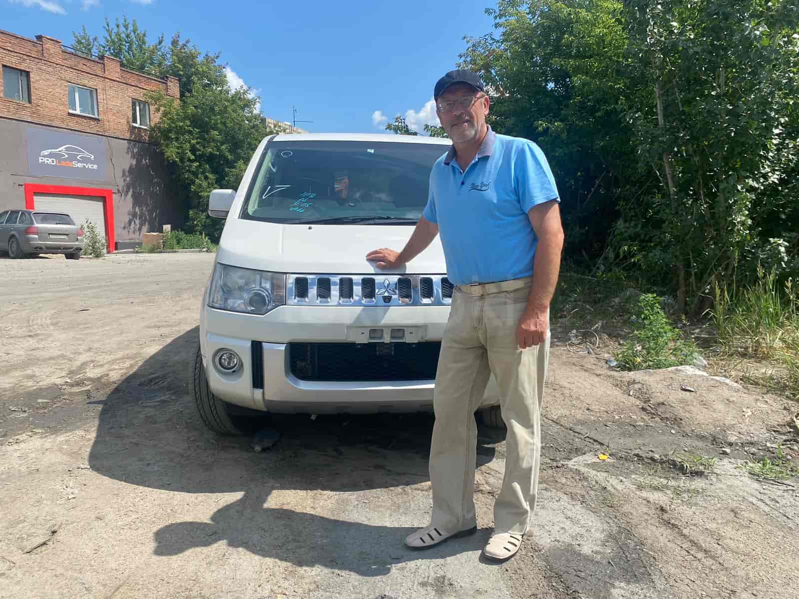 Mitsubishi Delica D:5