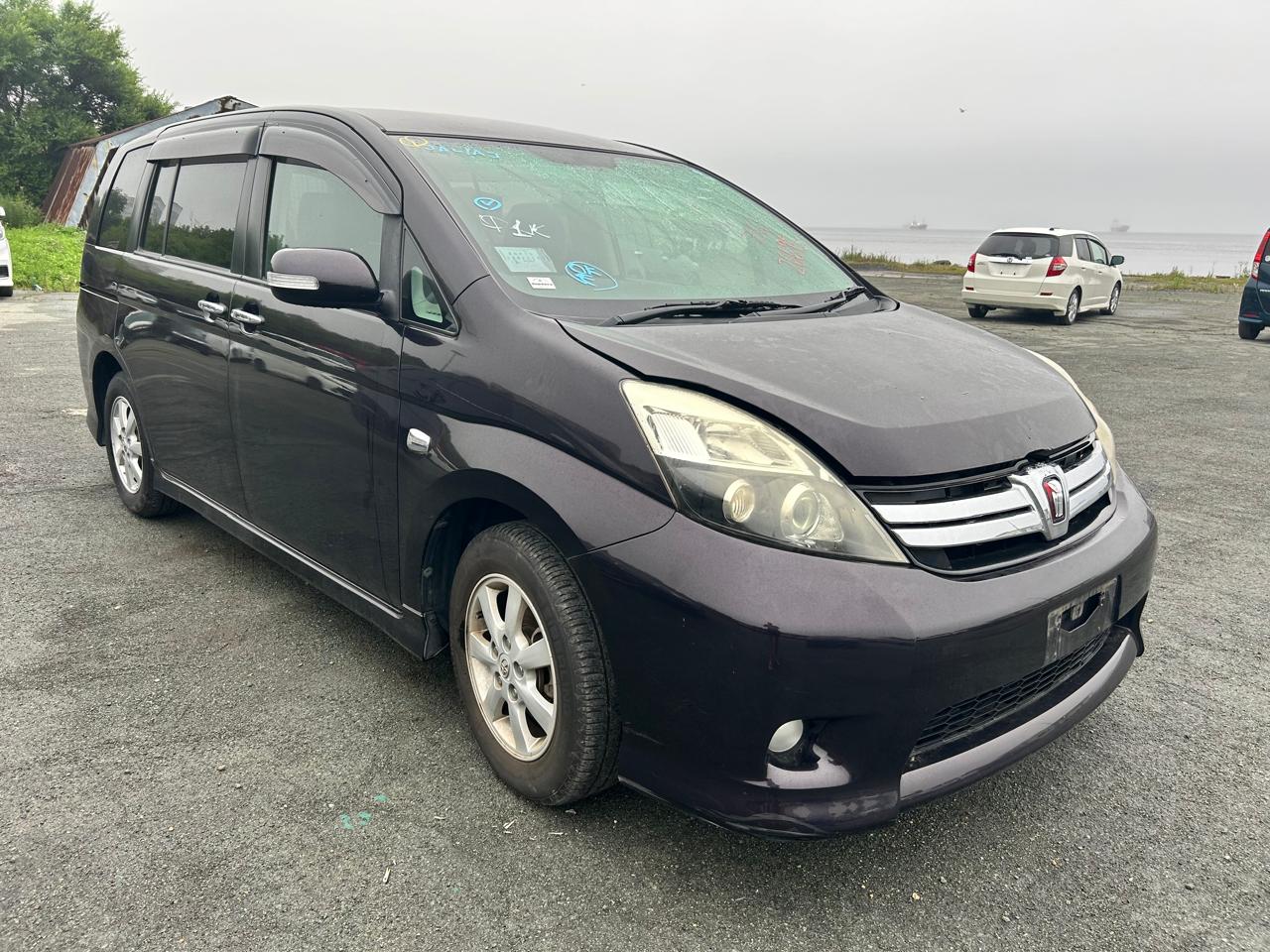 TOYOTA ISIS