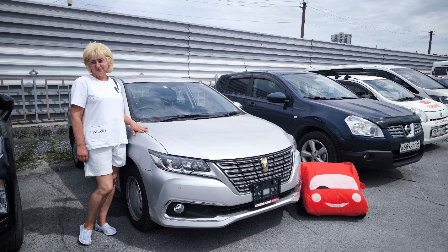 Марина с Toyota Premio 2019 года