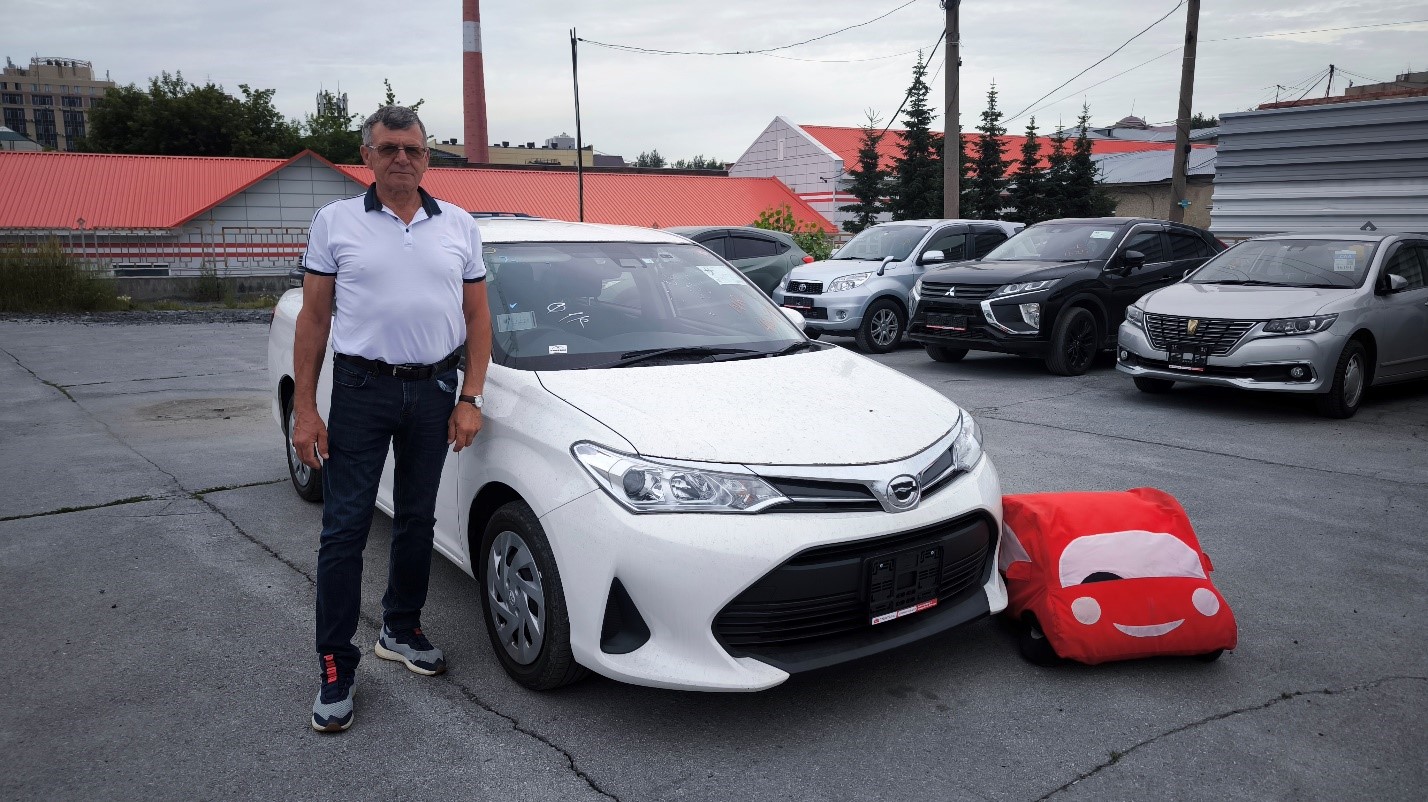 Виктор с Toyota Corolla Axiо