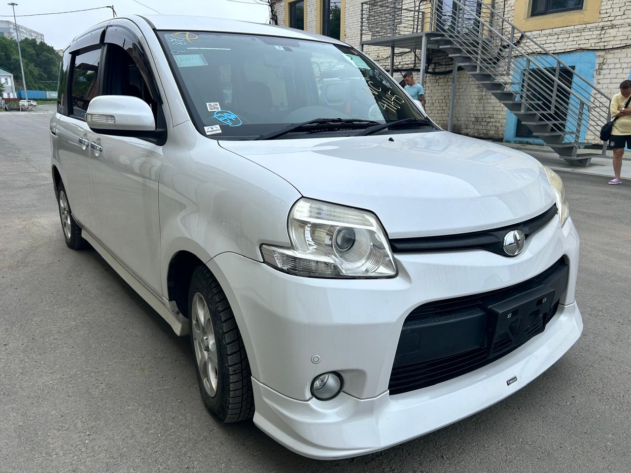 Toyota Sienta