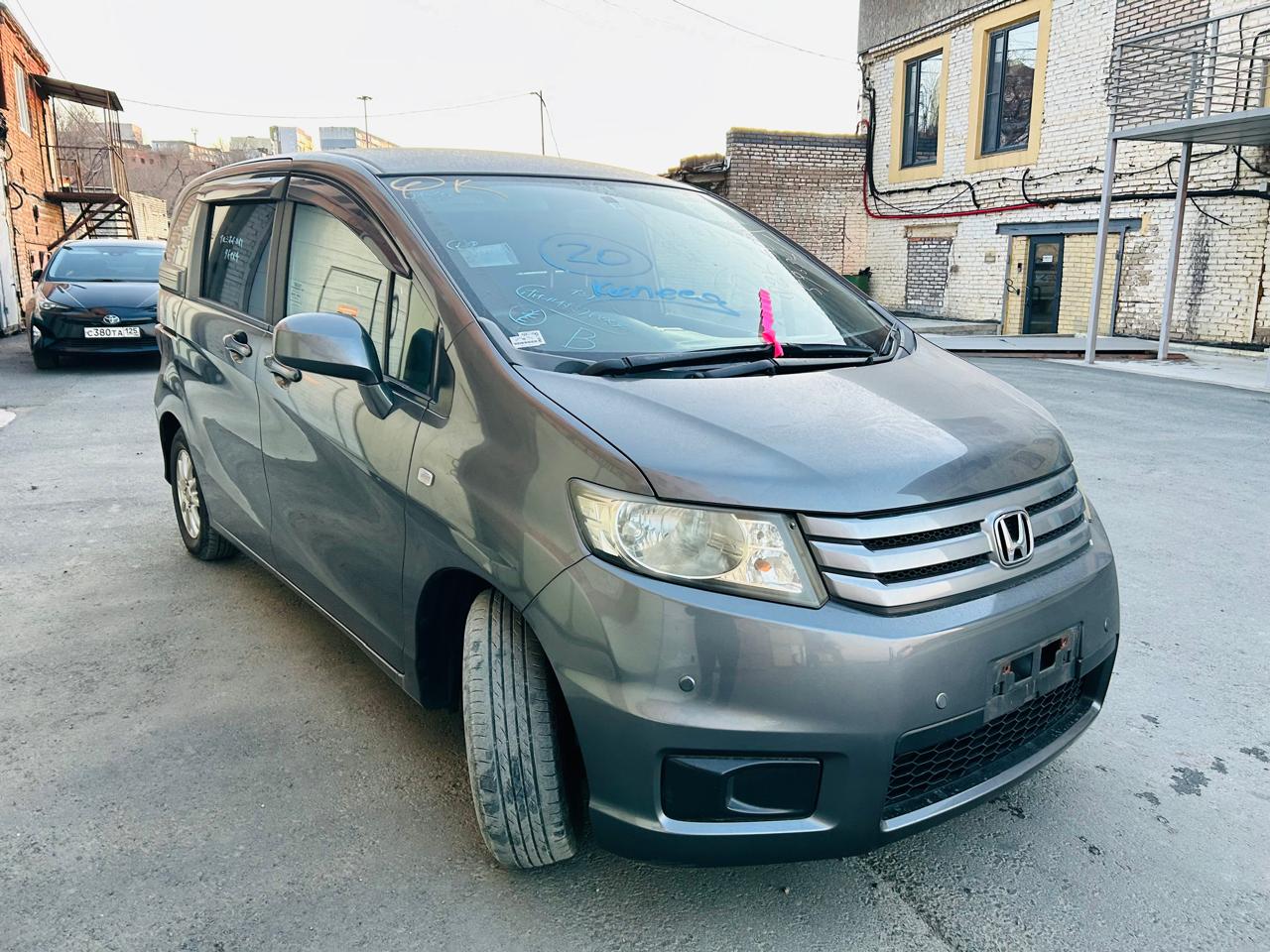 Honda FREED SPIKE