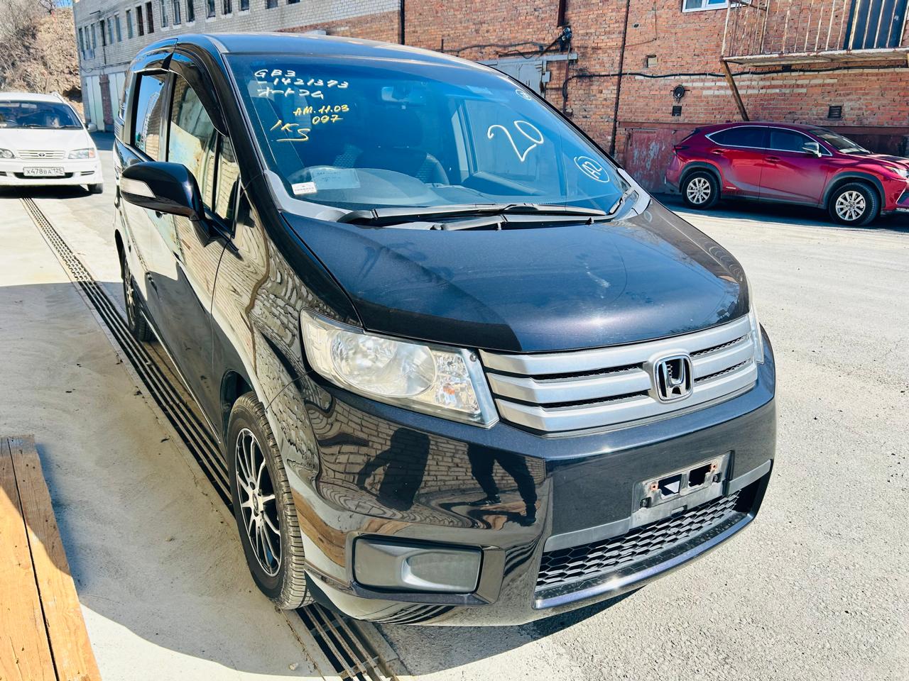 Honda FREED SPIKE