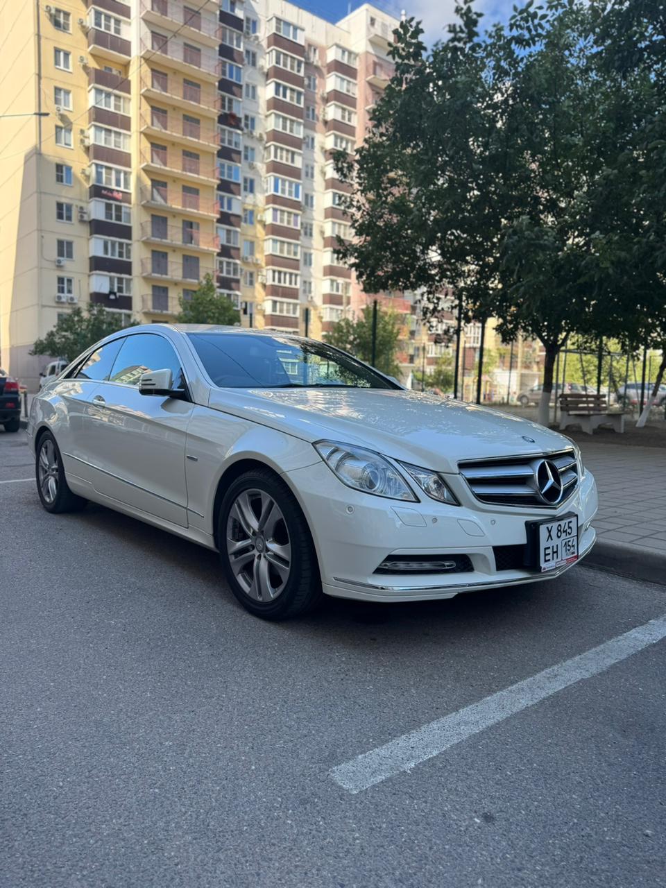 Mercedes-benz E CLASS 