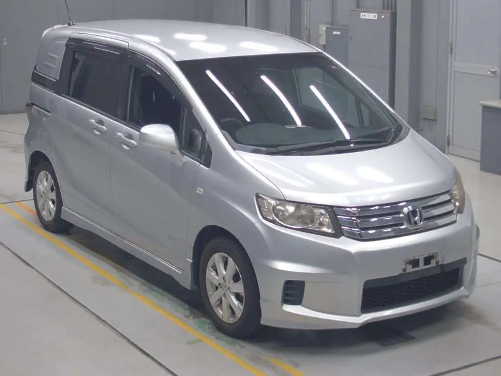 Honda FREED SPIKE