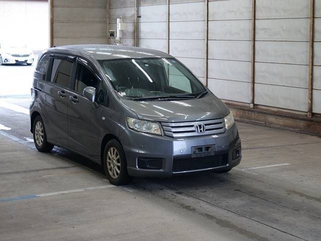 Honda FREED SPIKE