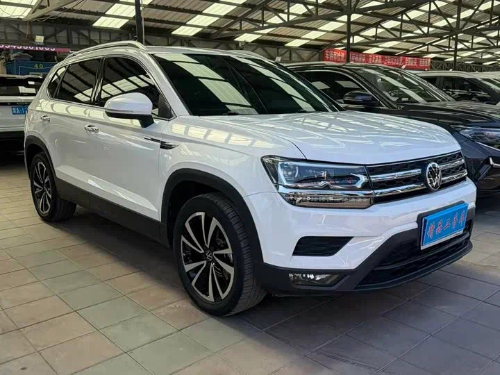 Volkswagen THARU