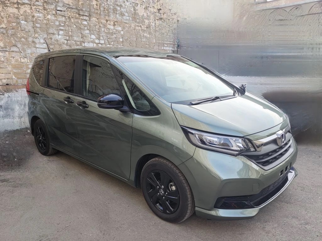 Honda FREED PLUS