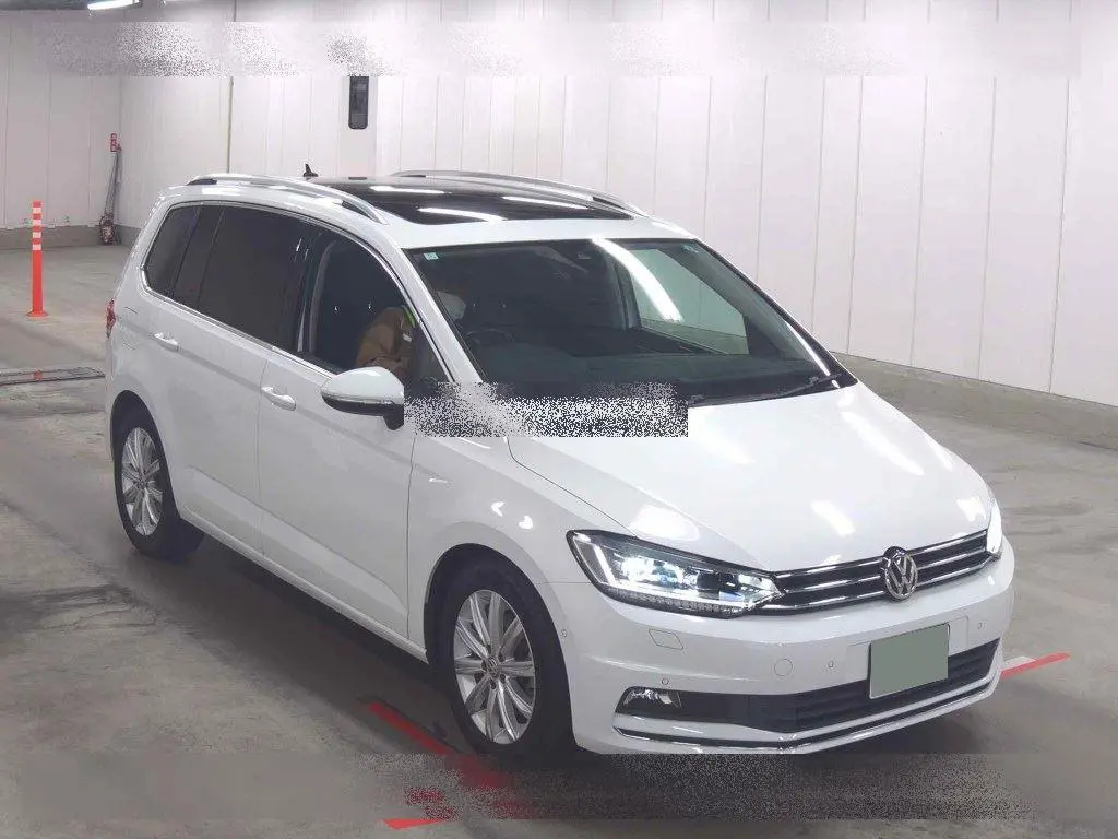 VOLKSWAGEN TOURAN 2018 год, пробег 32 тыс. км для Сергея