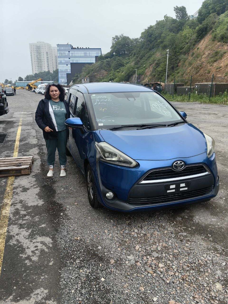 TOYOTA SIENTA 2016 год, пробег 120 тыс. км для Александра
