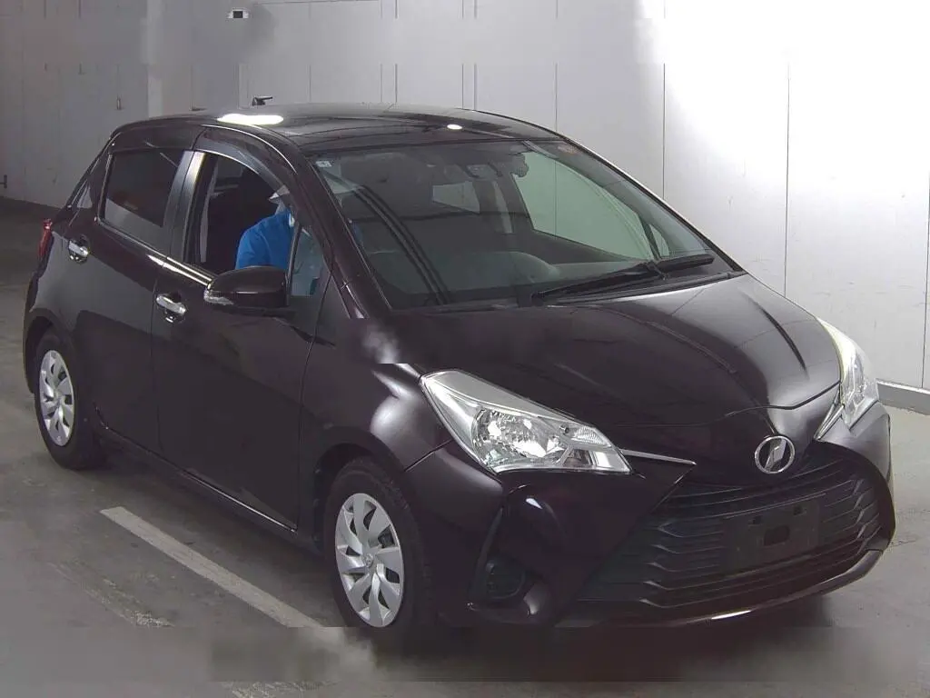TOYOTA VITZ 2018 год, пробег 52 тыс. км для Анны