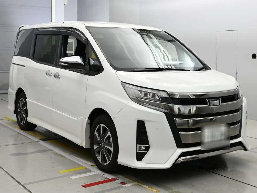 TOYOTA NOAH 2021 год, пробег 17 тыс. км для Александра