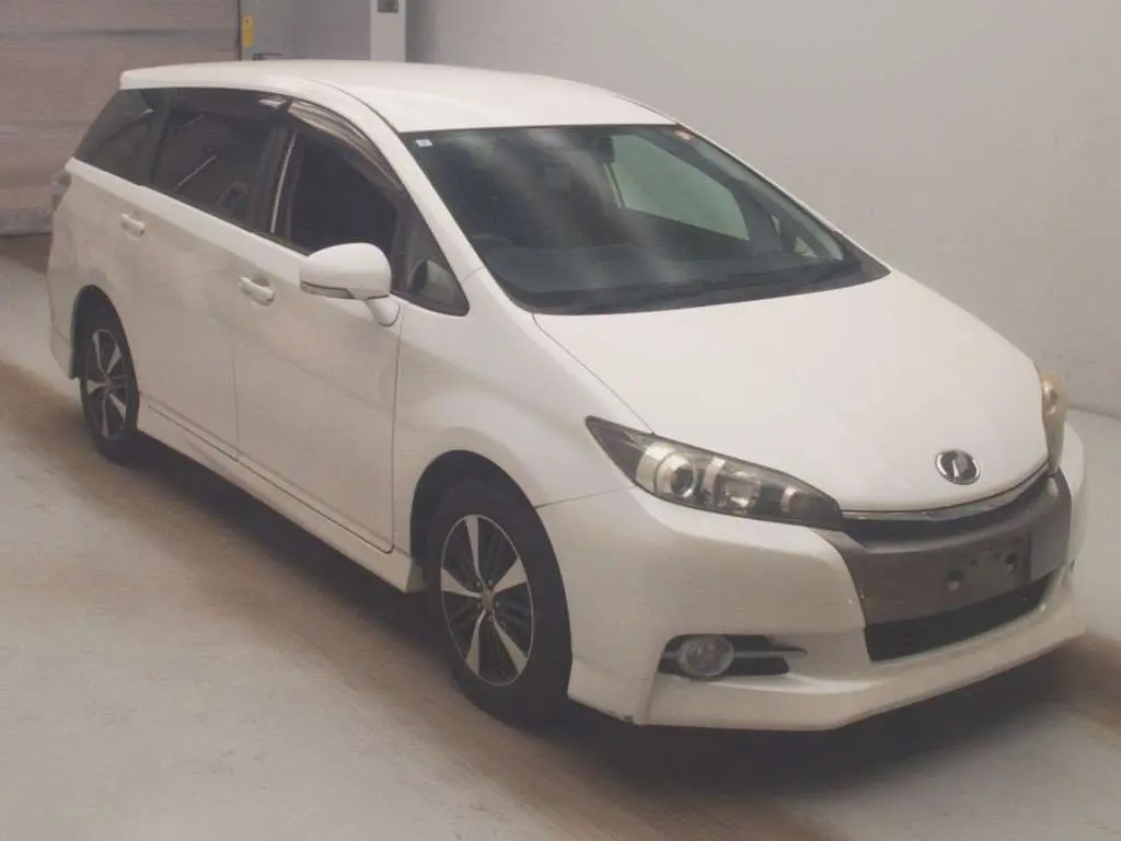 TOYOTA WISH 2013 год, пробег 69 тыс. км для Михаила