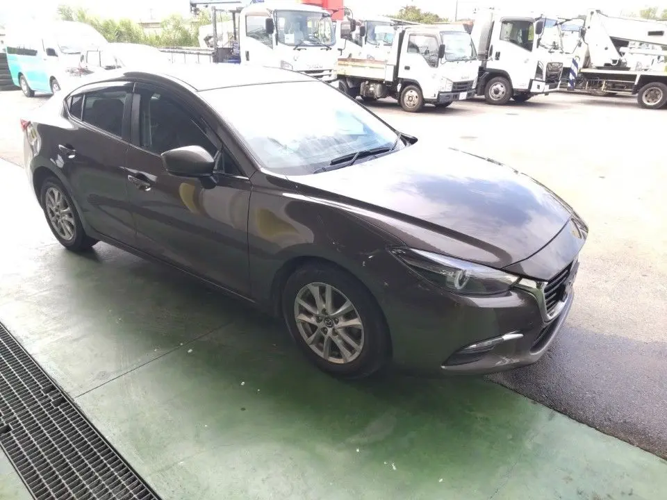 MAZDA AXELA 2017 год, пробег 105 тыс. км для Владимира