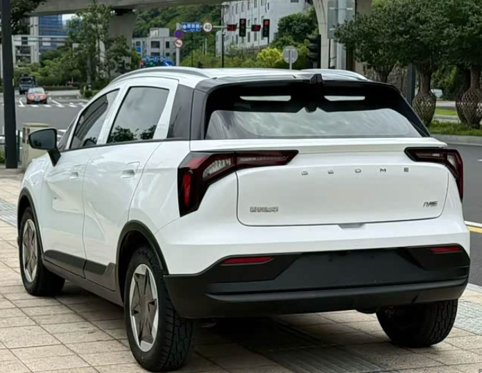 Geely Geometry превью 4