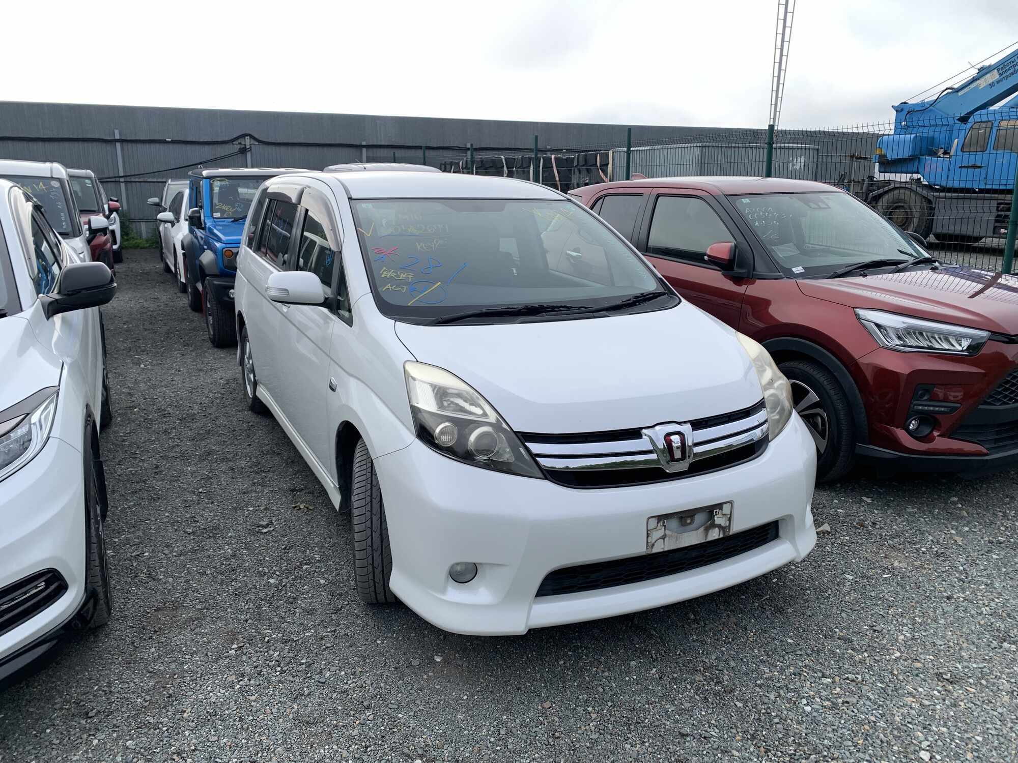 TOYOTA ISIS 2013 год, пробег 54 тыс. км для Дмитрий