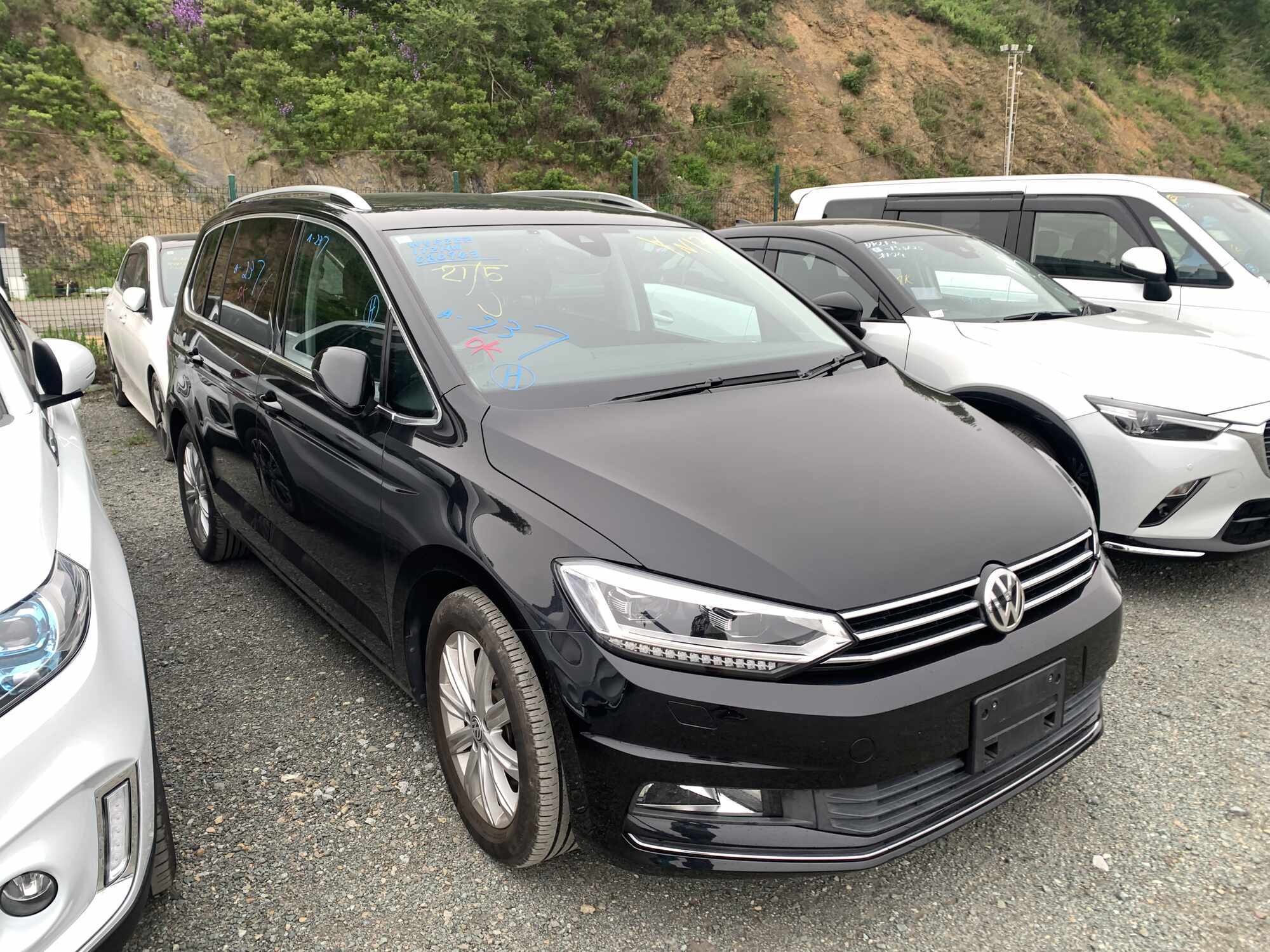 VOLKSWAGEN TOURAN 2017 год, пробег 32 тыс. км для Валерия