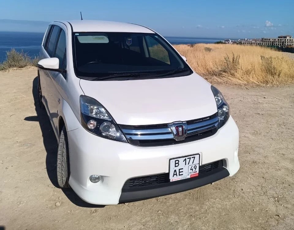 Toyota ISIS