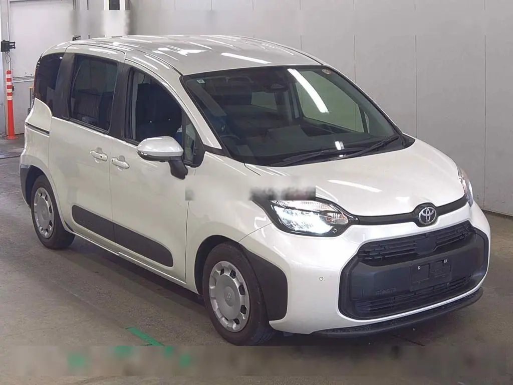 TOYOTA SIENTA 2023 год, пробег 32 тыс. км для Виталия