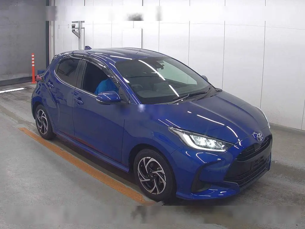 TOYOTA YARIS 2023 год, пробег 20 тыс. км для Надежды