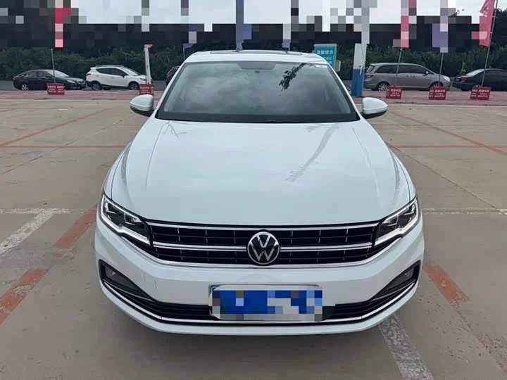 VOLKSWAGEN BORA