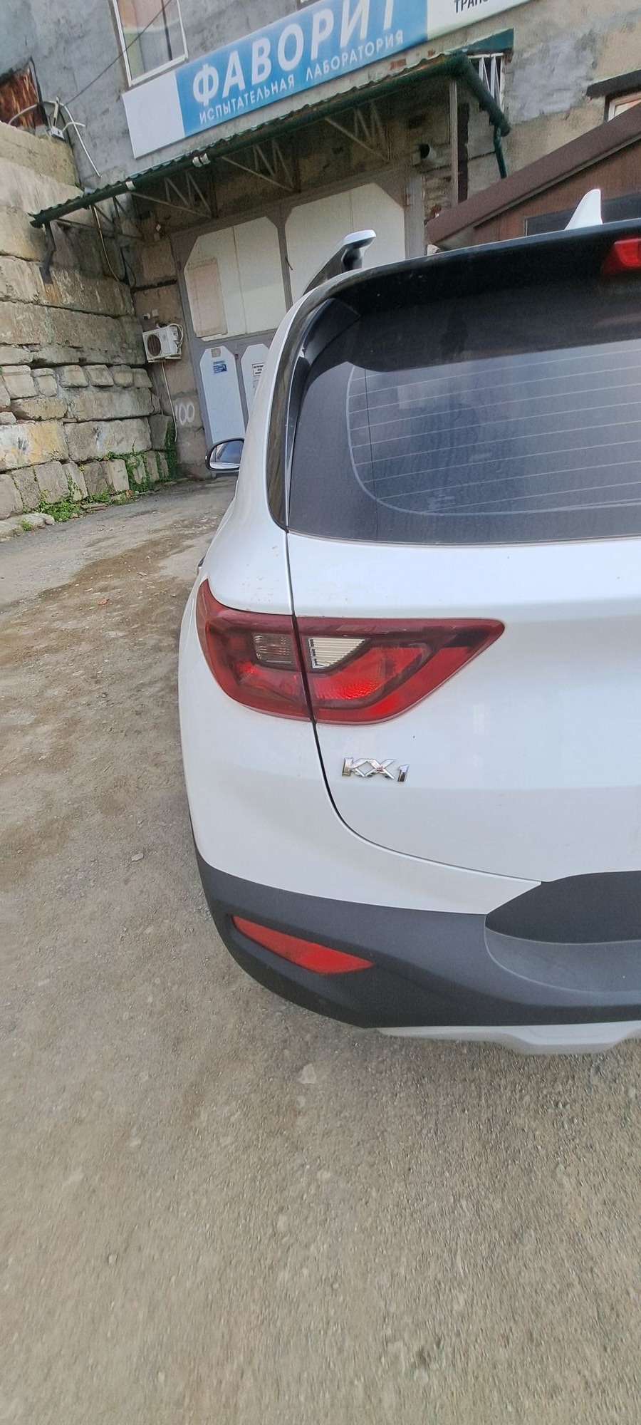 Kia Kx1